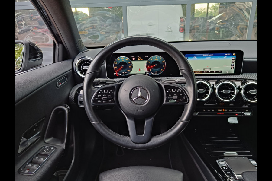 Mercedes-Benz A-Klasse 200 Business Solution Plus Upgrade | Wide Screen | Navi | Stoelverw. | LED/Xenon | Camera |