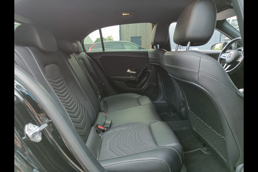 Mercedes-Benz A-Klasse 200 Business Solution Plus Upgrade | Wide Screen | Navi | Stoelverw. | LED/Xenon | Camera |