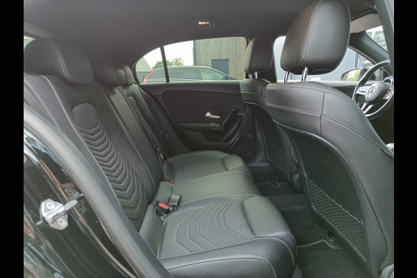 Mercedes-Benz A-Klasse 200 Business Solution Plus Upgrade | Wide Screen | Navi | Stoelverw. | LED/Xenon | Camera |