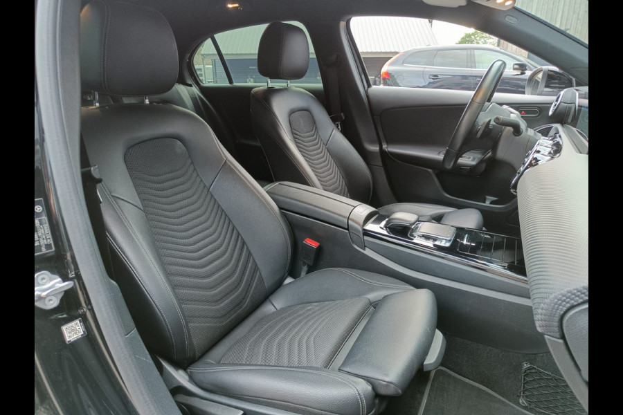 Mercedes-Benz A-Klasse 200 Business Solution Plus Upgrade | Wide Screen | Navi | Stoelverw. | LED/Xenon | Camera |