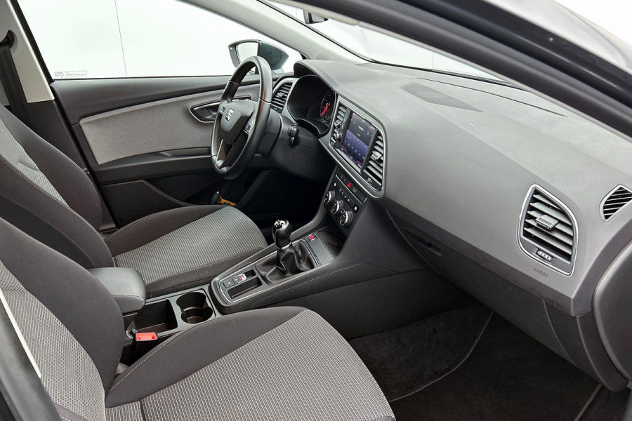 Seat León ST 1.0 EcoTSI Style Business Intense Sport (NAVIGATIE, CARPLAY, PARKEERENSOREN, 1e EIGENAAR, GOED ONDERHOUDEN)