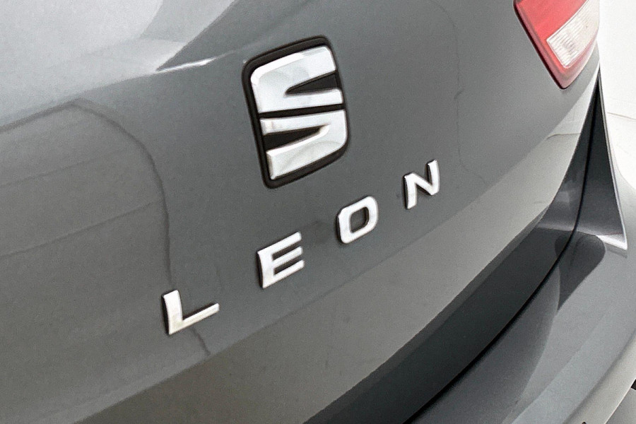 Seat León ST 1.0 EcoTSI Style Business Intense Sport (NAVIGATIE, CARPLAY, PARKEERENSOREN, 1e EIGENAAR, GOED ONDERHOUDEN)