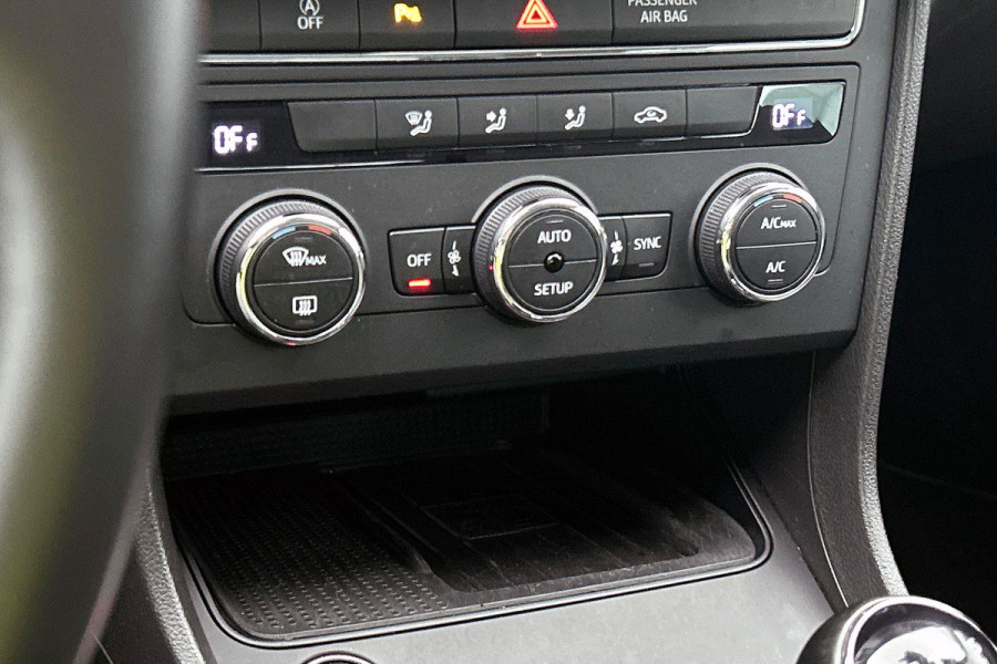 Seat León ST 1.0 EcoTSI Style Business Intense Sport (NAVIGATIE, CARPLAY, PARKEERENSOREN, 1e EIGENAAR, GOED ONDERHOUDEN)
