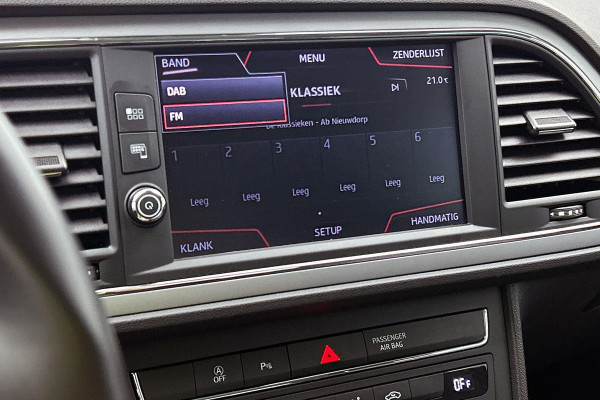 Seat León ST 1.0 EcoTSI Style Business Intense Sport (NAVIGATIE, CARPLAY, PARKEERENSOREN, 1e EIGENAAR, GOED ONDERHOUDEN)