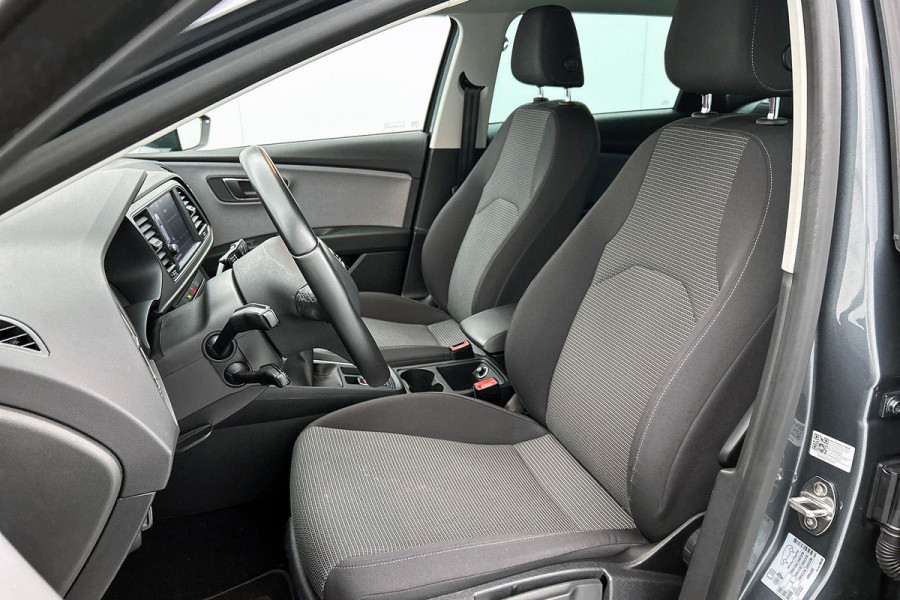 Seat León ST 1.0 EcoTSI Style Business Intense Sport (NAVIGATIE, CARPLAY, PARKEERENSOREN, 1e EIGENAAR, GOED ONDERHOUDEN)