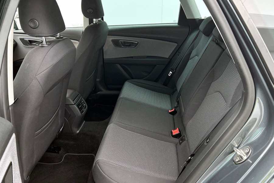 Seat León ST 1.0 EcoTSI Style Business Intense Sport (NAVIGATIE, CARPLAY, PARKEERENSOREN, 1e EIGENAAR, GOED ONDERHOUDEN)