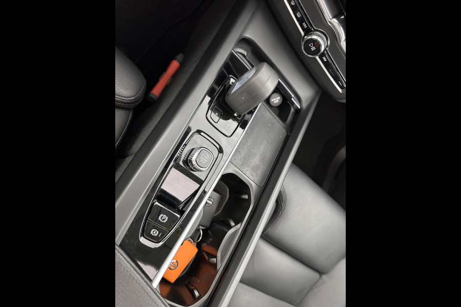 Volvo XC60 2.0 T6 Plug-in Hybrid AWD Inscription Expression (INCL-BTW)  AUT. *PANO | LUXURY-LEATHER | FULL-LED | HEATED-SPORTSEATS | NAVI-FULLMAP | CAMERA | PDC | ADAPT.CRUISE | CARPLAY | DIGI-COCKPIT | BLIS | SIPS | KEYLESS | 18"ALU*