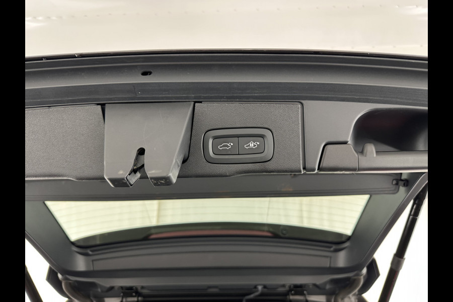 Volvo XC60 2.0 T6 Plug-in Hybrid AWD Inscription Expression (INCL-BTW)  AUT. *PANO | LUXURY-LEATHER | FULL-LED | HEATED-SPORTSEATS | NAVI-FULLMAP | CAMERA | PDC | ADAPT.CRUISE | CARPLAY | DIGI-COCKPIT | BLIS | SIPS | KEYLESS | 18"ALU*