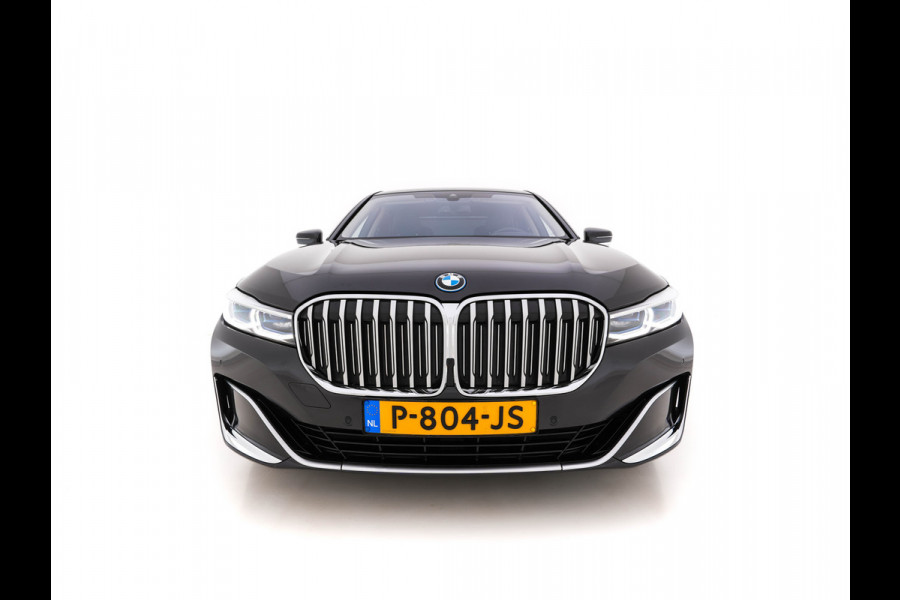 BMW 7 Serie 745e High Executive (INCL-BTW) *EXCLUSIV-NAPPA-LEATHER | LASER-LED | HEAD-UP | SOFT-CLOSE | BLIND-SPOT | MEMORY-PACK | DIGI-COCKPIT | KEYLESS | DAB+ | CAMERA | COMFORT-SEATS | AMBIENT-LIGHT | DAB | CARPLAY | 18"