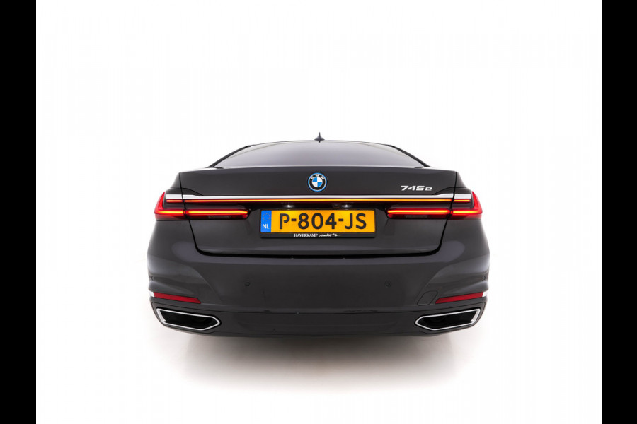 BMW 7 Serie 745e High Executive (INCL-BTW) *EXCLUSIV-NAPPA-LEATHER | LASER-LED | HEAD-UP | SOFT-CLOSE | BLIND-SPOT | MEMORY-PACK | DIGI-COCKPIT | KEYLESS | DAB+ | CAMERA | COMFORT-SEATS | AMBIENT-LIGHT | DAB | CARPLAY | 18"