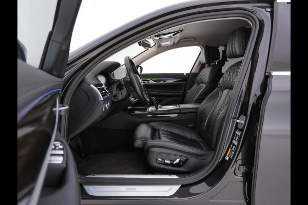 BMW 7 Serie 745e High Executive (INCL-BTW) *EXCLUSIV-NAPPA-LEATHER | LASER-LED | HEAD-UP | SOFT-CLOSE | BLIND-SPOT | MEMORY-PACK | DIGI-COCKPIT | KEYLESS | DAB+ | CAMERA | COMFORT-SEATS | AMBIENT-LIGHT | DAB | CARPLAY | 18"