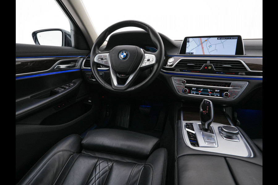 BMW 7 Serie 745e High Executive (INCL-BTW) *EXCLUSIV-NAPPA-LEATHER | LASER-LED | HEAD-UP | SOFT-CLOSE | BLIND-SPOT | MEMORY-PACK | DIGI-COCKPIT | KEYLESS | DAB+ | CAMERA | COMFORT-SEATS | AMBIENT-LIGHT | DAB | CARPLAY | 18"