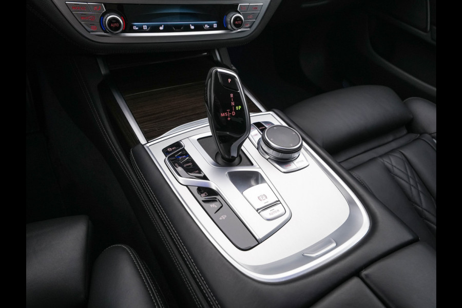 BMW 7 Serie 745e High Executive (INCL-BTW) *EXCLUSIV-NAPPA-LEATHER | LASER-LED | HEAD-UP | SOFT-CLOSE | BLIND-SPOT | MEMORY-PACK | DIGI-COCKPIT | KEYLESS | DAB+ | CAMERA | COMFORT-SEATS | AMBIENT-LIGHT | DAB | CARPLAY | 18"