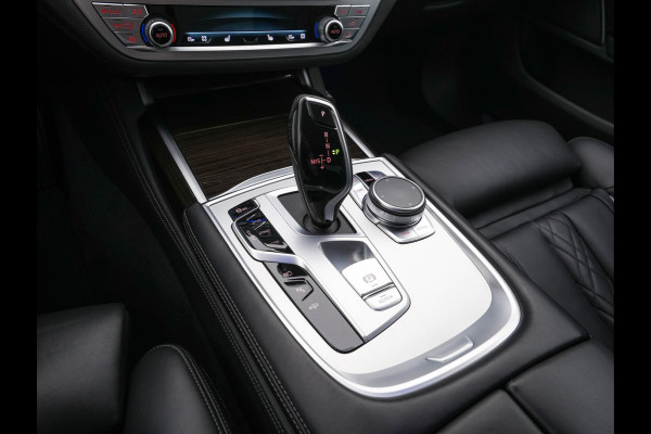 BMW 7 Serie 745e High Executive (INCL-BTW) *EXCLUSIV-NAPPA-LEATHER | LASER-LED | HEAD-UP | SOFT-CLOSE | BLIND-SPOT | MEMORY-PACK | DIGI-COCKPIT | KEYLESS | DAB+ | CAMERA | COMFORT-SEATS | AMBIENT-LIGHT | DAB | CARPLAY | 18"