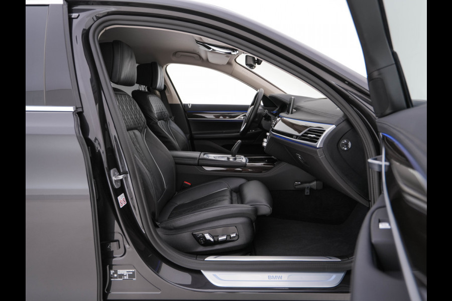 BMW 7 Serie 745e High Executive (INCL-BTW) *EXCLUSIV-NAPPA-LEATHER | LASER-LED | HEAD-UP | SOFT-CLOSE | BLIND-SPOT | MEMORY-PACK | DIGI-COCKPIT | KEYLESS | DAB+ | CAMERA | COMFORT-SEATS | AMBIENT-LIGHT | DAB | CARPLAY | 18"