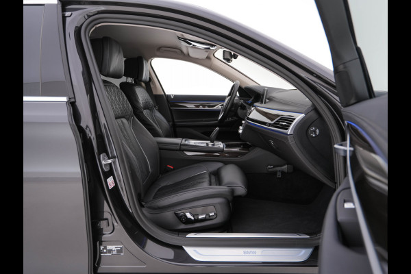 BMW 7 Serie 745e High Executive (INCL-BTW) *EXCLUSIV-NAPPA-LEATHER | LASER-LED | HEAD-UP | SOFT-CLOSE | BLIND-SPOT | MEMORY-PACK | DIGI-COCKPIT | KEYLESS | DAB+ | CAMERA | COMFORT-SEATS | AMBIENT-LIGHT | DAB | CARPLAY | 18"