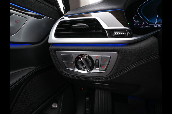 BMW 7 Serie 745e High Executive (INCL-BTW) *EXCLUSIV-NAPPA-LEATHER | LASER-LED | HEAD-UP | SOFT-CLOSE | BLIND-SPOT | MEMORY-PACK | DIGI-COCKPIT | KEYLESS | DAB+ | CAMERA | COMFORT-SEATS | AMBIENT-LIGHT | DAB | CARPLAY | 18"