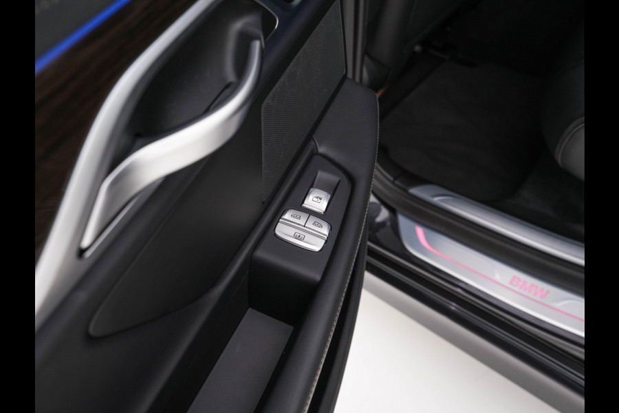BMW 7 Serie 745e High Executive (INCL-BTW) *EXCLUSIV-NAPPA-LEATHER | LASER-LED | HEAD-UP | SOFT-CLOSE | BLIND-SPOT | MEMORY-PACK | DIGI-COCKPIT | KEYLESS | DAB+ | CAMERA | COMFORT-SEATS | AMBIENT-LIGHT | DAB | CARPLAY | 18"