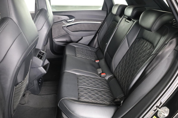 Audi e-tron S quattro 95 kWh 503pk | SoH 93% | Panoramadak | Lederen bekleding "Valcona" | B&O Soundsystem | Elektrisch vertelbare voorstoelen met memory