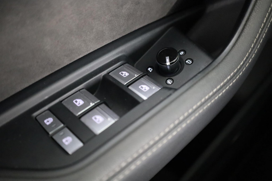 Audi e-tron S quattro 95 kWh 503pk | SoH 93% | Panoramadak | Lederen bekleding "Valcona" | B&O Soundsystem | Elektrisch vertelbare voorstoelen met memory