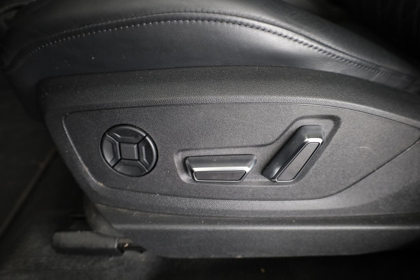 Audi e-tron S quattro 95 kWh 503pk | SoH 93% | Panoramadak | Lederen bekleding "Valcona" | B&O Soundsystem | Elektrisch vertelbare voorstoelen met memory