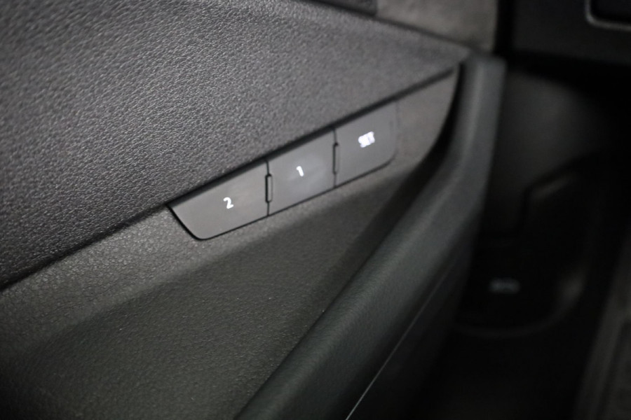 Audi e-tron S quattro 95 kWh 503pk | SoH 93% | Panoramadak | Lederen bekleding "Valcona" | B&O Soundsystem | Elektrisch vertelbare voorstoelen met memory