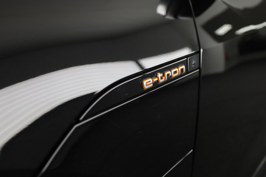 Audi e-tron S quattro 95 kWh 503pk | SoH 93% | Panoramadak | Lederen bekleding "Valcona" | B&O Soundsystem | Elektrisch vertelbare voorstoelen met memory