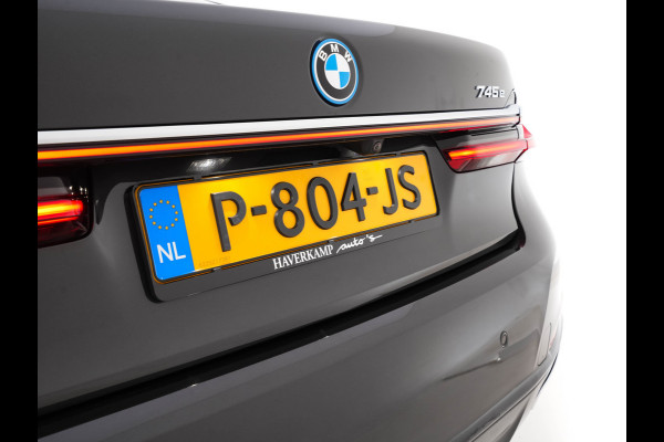 BMW 7 Serie 745e High Executive (INCL-BTW) *EXCLUSIV-NAPPA-LEATHER | LASER-LED | HEAD-UP | SOFT-CLOSE | BLIND-SPOT | MEMORY-PACK | DIGI-COCKPIT | KEYLESS | DAB+ | CAMERA | COMFORT-SEATS | AMBIENT-LIGHT | DAB | CARPLAY | 18"