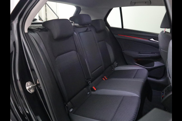 Volkswagen Golf 1.5 eTSI Life Active 130 pk Automaat (DSG) | Navigatie | Parkeersensoren | Achteruitrijcamera | Stoelverwarming | LED koplampen |