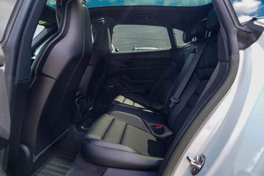 Porsche Taycan Sport Turismo 93 kWh Performance PLUS | Panorama | PASM | GT Sportstuur | 21inch RS Spyder | BOSE| Adaptieve Cruise