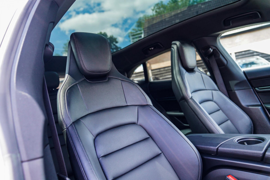 Porsche Taycan Sport Turismo 93 kWh Performance PLUS | Panorama | PASM | GT Sportstuur | 21inch RS Spyder | BOSE| Adaptieve Cruise