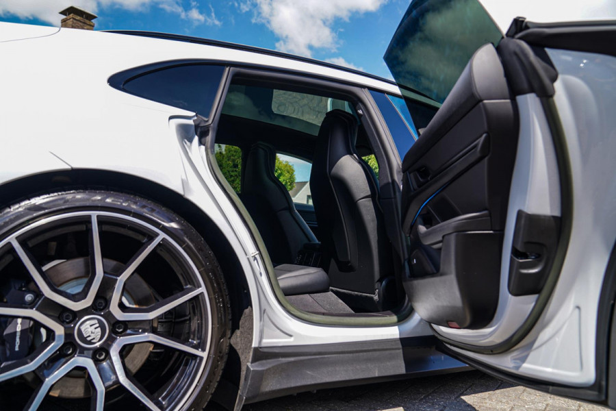 Porsche Taycan Sport Turismo 93 kWh Performance PLUS | Panorama | PASM | GT Sportstuur | 21inch RS Spyder | BOSE| Adaptieve Cruise