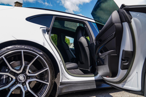 Porsche Taycan Sport Turismo 93 kWh Performance PLUS | Panorama | PASM | GT Sportstuur | 21inch RS Spyder | BOSE| Adaptieve Cruise