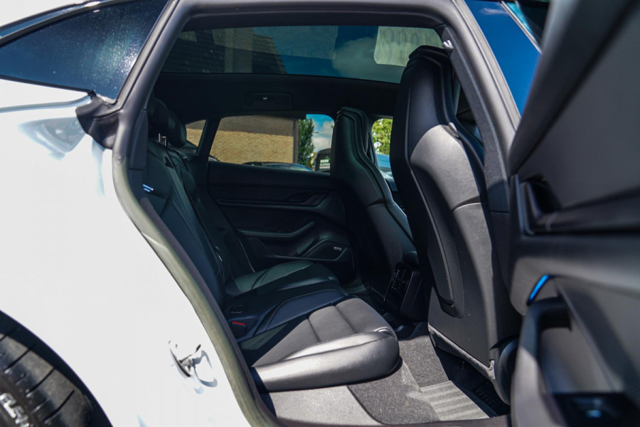 Porsche Taycan Sport Turismo 93 kWh Performance PLUS | Panorama | PASM | GT Sportstuur | 21inch RS Spyder | BOSE| Adaptieve Cruise