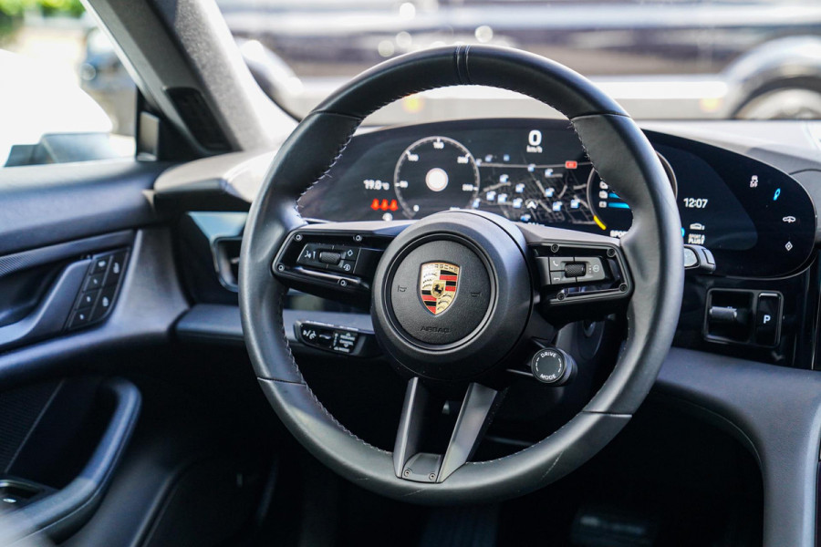 Porsche Taycan Sport Turismo 93 kWh Performance PLUS | Panorama | PASM | GT Sportstuur | 21inch RS Spyder | BOSE| Adaptieve Cruise