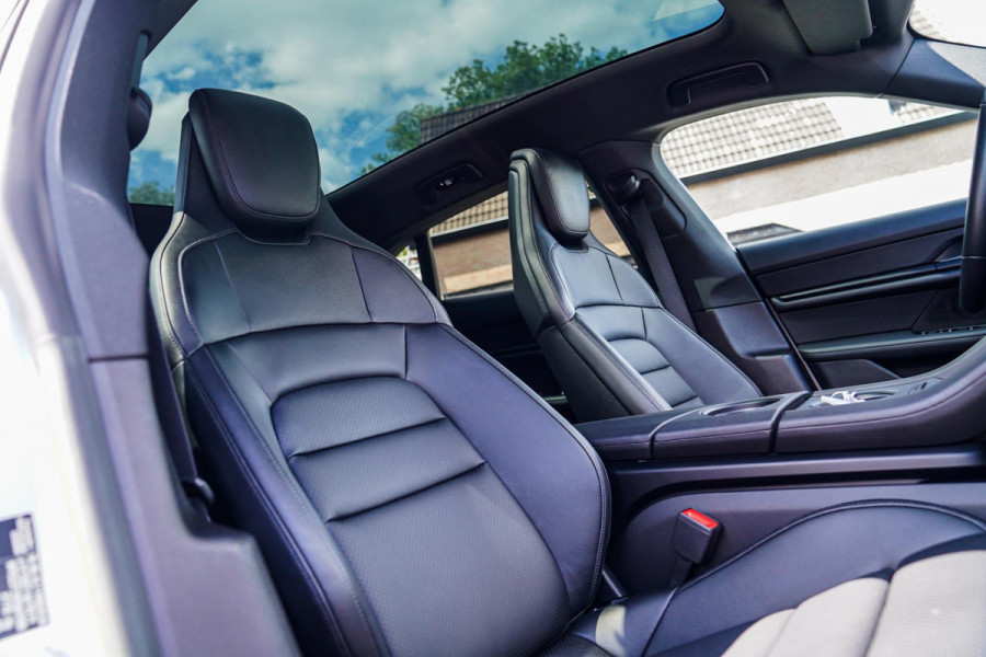 Porsche Taycan Sport Turismo 93 kWh Performance PLUS | Panorama | PASM | GT Sportstuur | 21inch RS Spyder | BOSE| Adaptieve Cruise
