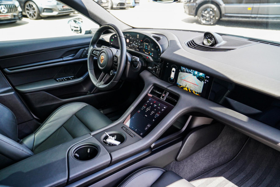 Porsche Taycan Sport Turismo 93 kWh Performance PLUS | Panorama | PASM | GT Sportstuur | 21inch RS Spyder | BOSE| Adaptieve Cruise