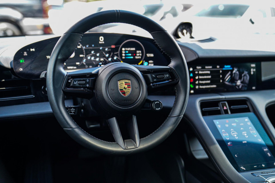 Porsche Taycan Sport Turismo 93 kWh Performance PLUS | Panorama | PASM | GT Sportstuur | 21inch RS Spyder | BOSE| Adaptieve Cruise
