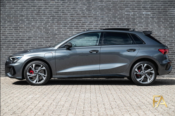 Audi A3 Sportback 45 TFSI e S edition Competition Panodak|Carbonpakket|RS Seats|MatrixLED|B&O|Massage