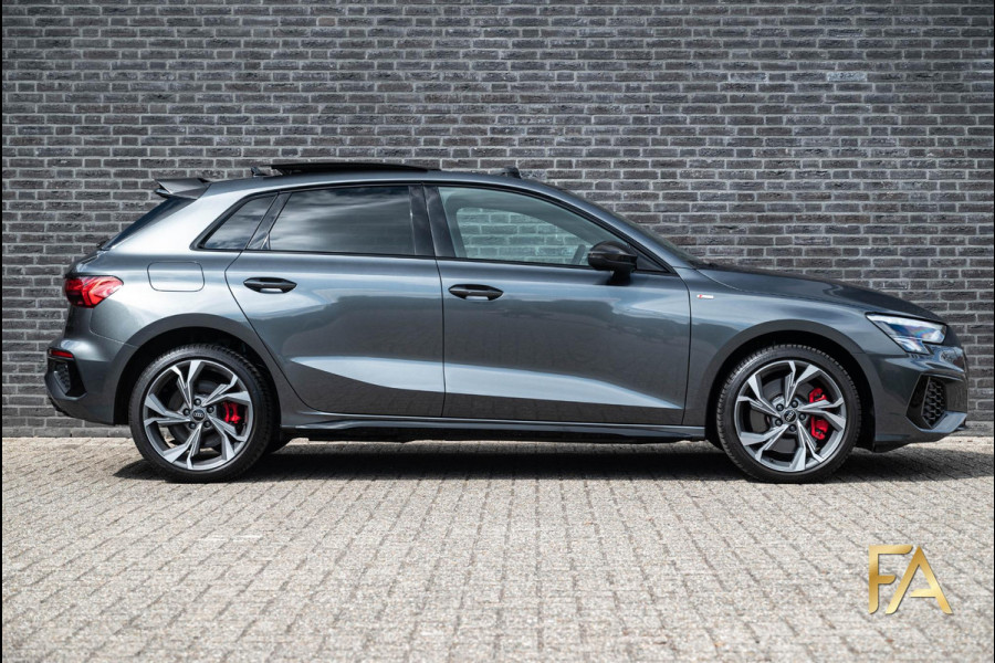 Audi A3 Sportback 45 TFSI e S edition Competition Panodak|Carbonpakket|RS Seats|MatrixLED|B&O|Massage