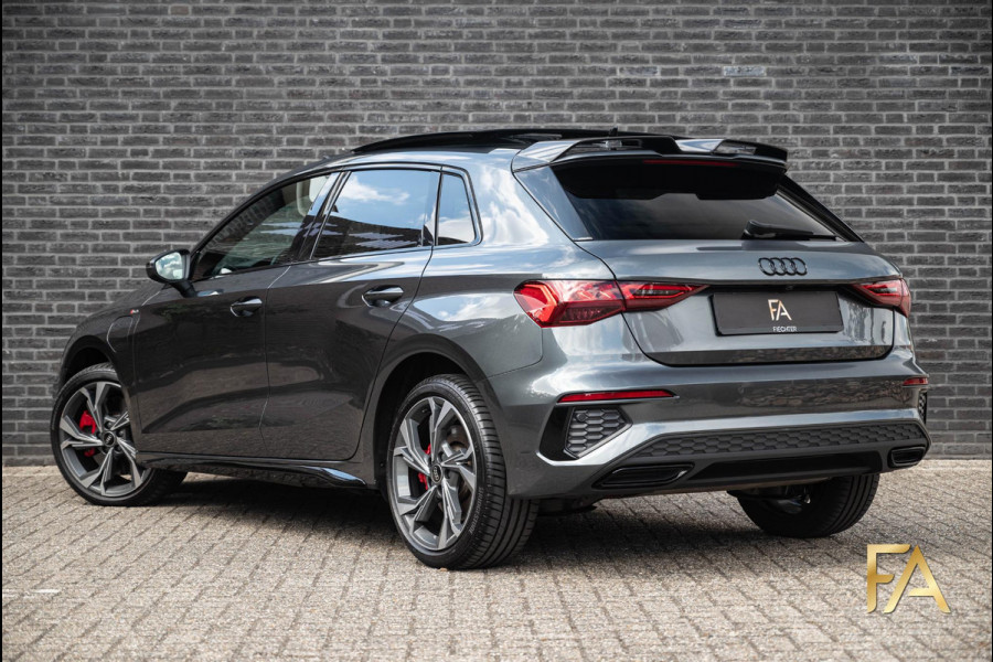 Audi A3 Sportback 45 TFSI e S edition Competition Panodak|Carbonpakket|RS Seats|MatrixLED|B&O|Massage