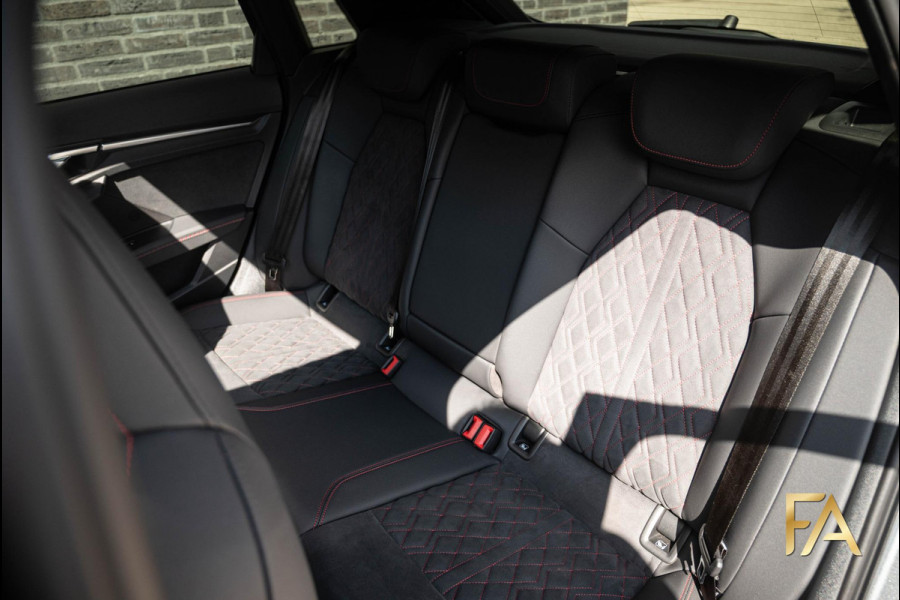Audi A3 Sportback 45 TFSI e S edition Competition Panodak|Carbonpakket|RS Seats|MatrixLED|B&O|Massage
