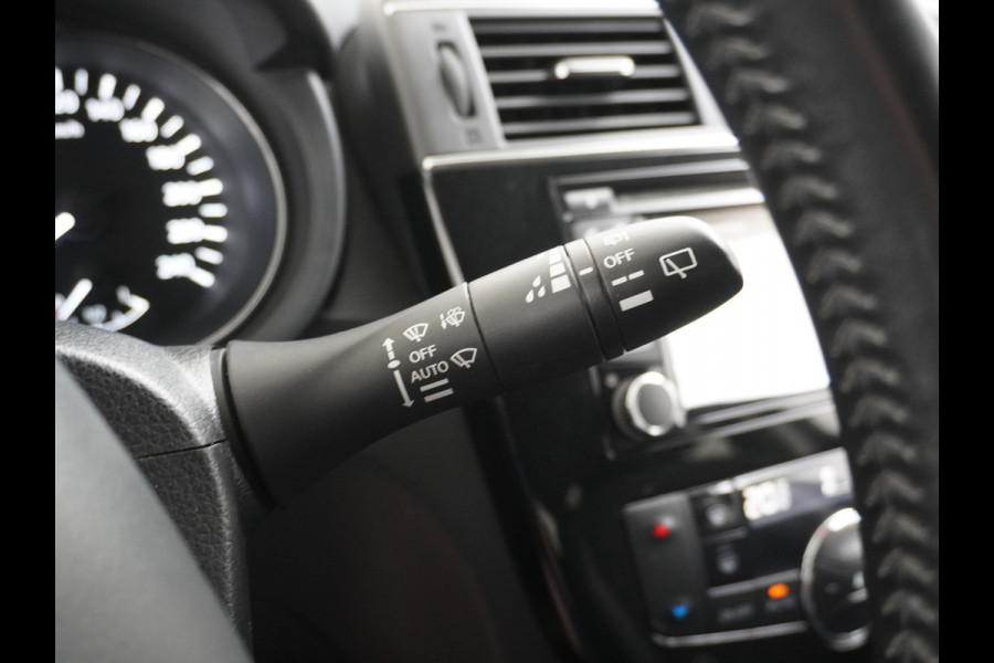 Nissan Pulsar T116PK Navi Ecc Camera N-Connecta Cruise control Lederen/stof bekleding Keyless DAB Led Regen-Lichtsensor 1.2 DIG-T N-Connecta Privacy Glas Lmv 17" Bluetooth Binnenspiegel automatisch dimmend 1.265KG Lage kosten in de wegenbelasting!