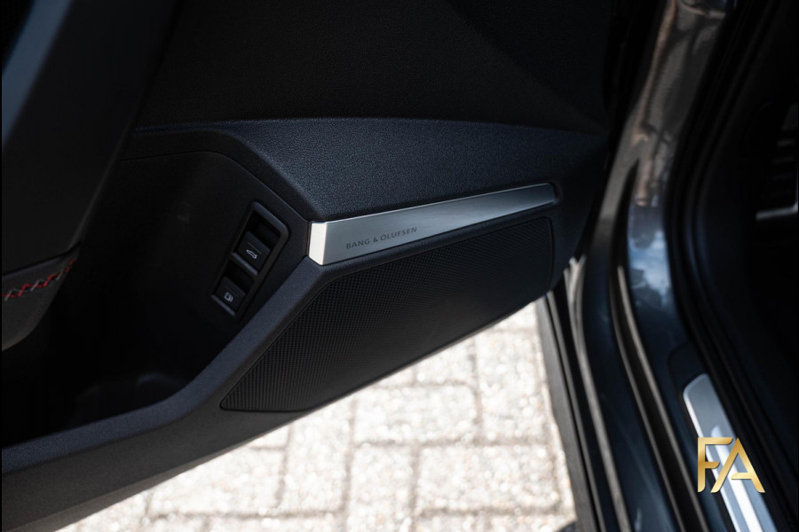 Audi A3 Sportback 45 TFSI e S edition Competition Panodak|Carbonpakket|RS Seats|MatrixLED|B&O|Massage