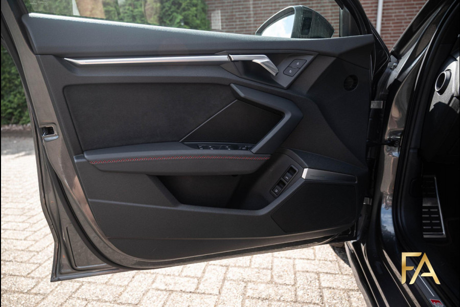 Audi A3 Sportback 45 TFSI e S edition Competition Panodak|Carbonpakket|RS Seats|MatrixLED|B&O|Massage