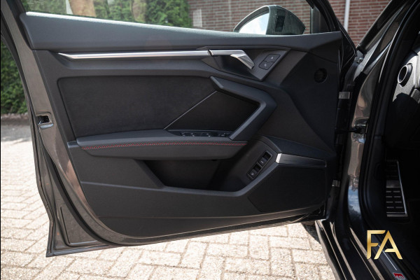 Audi A3 Sportback 45 TFSI e S edition Competition Panodak|Carbonpakket|RS Seats|MatrixLED|B&O|Massage