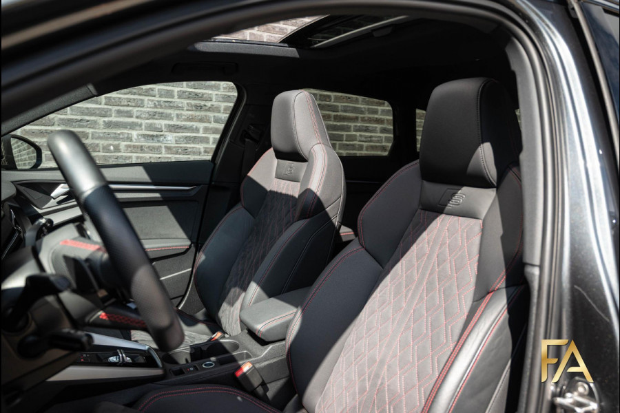 Audi A3 Sportback 45 TFSI e S edition Competition Panodak|Carbonpakket|RS Seats|MatrixLED|B&O|Massage