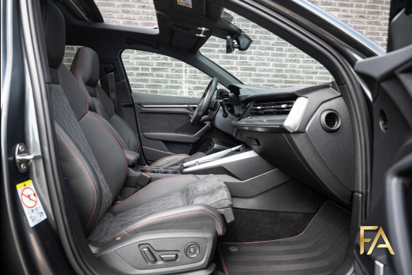 Audi A3 Sportback 45 TFSI e S edition Competition Panodak|Carbonpakket|RS Seats|MatrixLED|B&O|Massage
