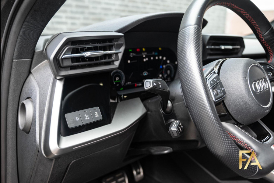 Audi A3 Sportback 45 TFSI e S edition Competition Panodak|Carbonpakket|RS Seats|MatrixLED|B&O|Massage
