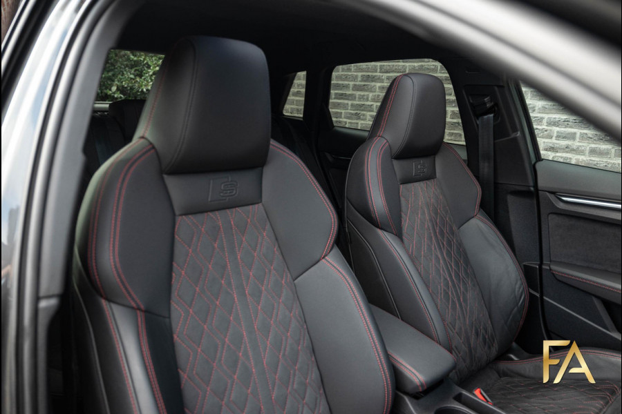 Audi A3 Sportback 45 TFSI e S edition Competition Panodak|Carbonpakket|RS Seats|MatrixLED|B&O|Massage